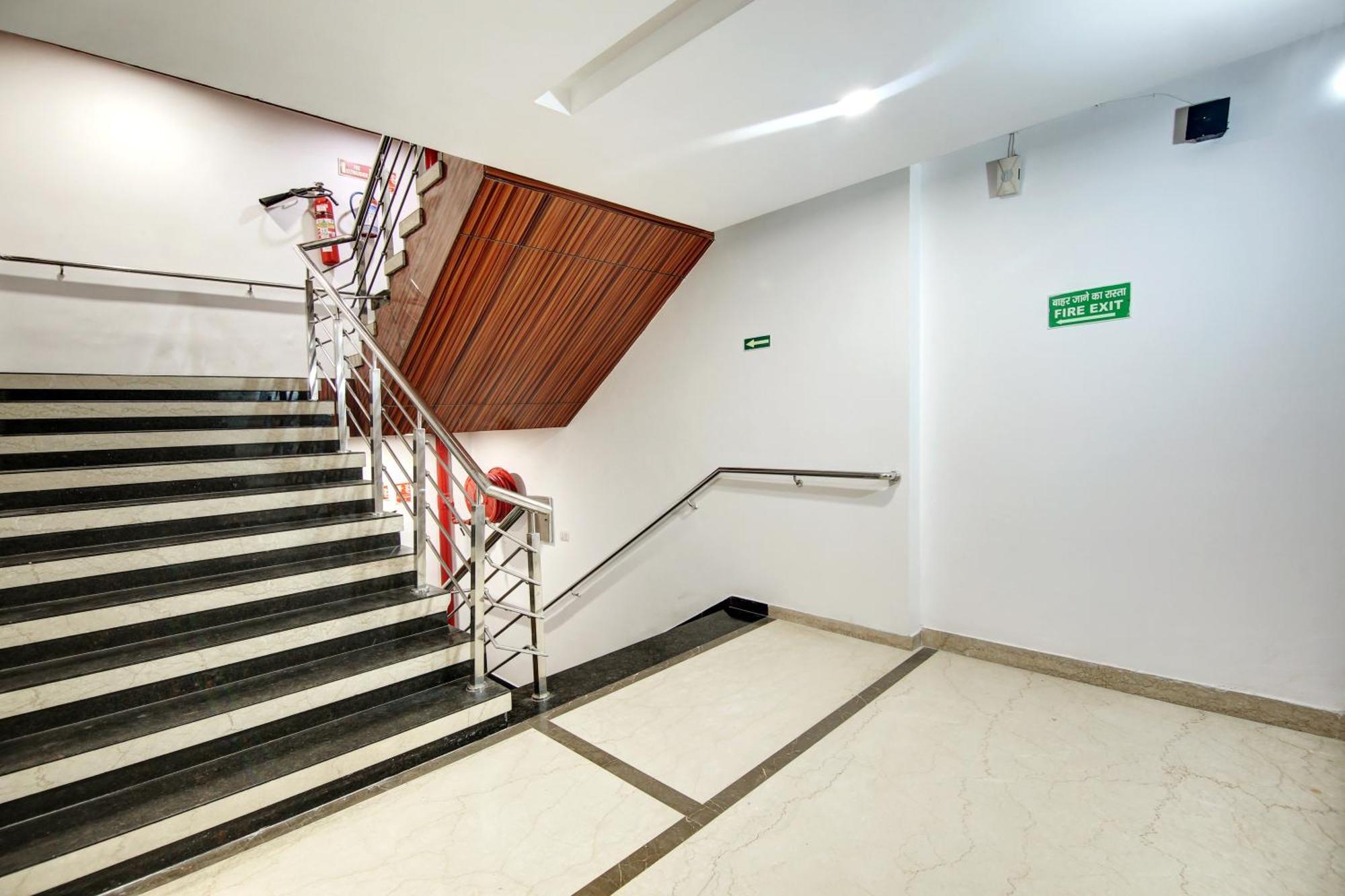 Hotel Neu Villa - Near Connaught Place & New Delhi Railway Station Esterno foto